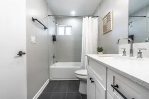 Stylish 1BR Urban Retreat - Image 3