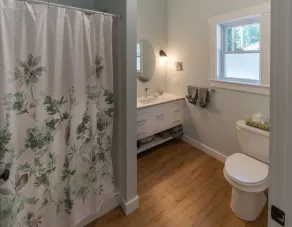 Peaceful, family-friendly Maine getaway at newly built scenic lakefront cottage - Image 4