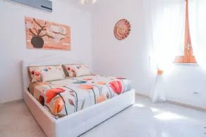 De Vivo Realty - Daisy House - Image 3