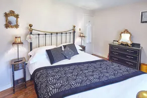 Host & Stay - Honeysuckle Cottage - Image 3