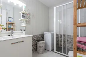 Appartement proche plage, avec piscine, Wi-Fi, jardin et terrasse. - Image 2