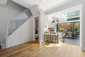 Central 4 Bedroom House with Garden in Battersea close to Chelsea - Image 2