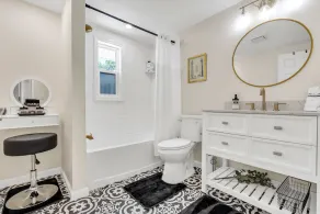 La Niña 5 minutes to Nokomis Beach. Fenced in Yard Pet-Friendly! - Image 4