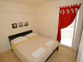 Apartment Lydia Bilan with swimming pool on the beach - Image 3
