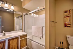Relaxing Phoenix Retreat Pool Access and Balcony - Image 4