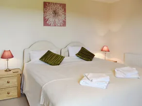 4 bedroom accommodation in Leigh, near Sherborne - Image 4