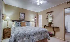 2 blocks to the beach! First floor 2 BR/2 BA - Secluded Lanai, WiFI, Pool&Tennis - Image 4