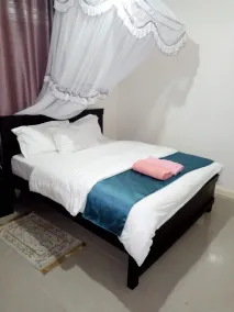 Apartment Sleeps 6 with Free Parking - Image 4