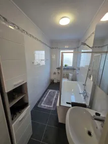 Bright and modern apartment on the ground floor in the center - Image 4
