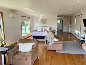 Spacious holiday house in tranquil Greens Beach - Image 2
