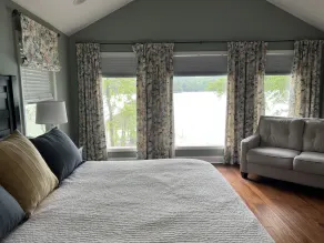 Mid-lake spacious cottage w/amazing views, deep water, protected swimming area. - Image 5
