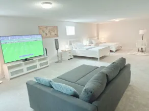 Beautiful rooms with Netflix - Image 4