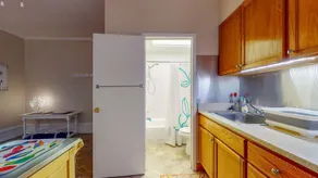 Bright and Cozy One-Bedroom, Quiet Neighborhood Downtown - Extended Stay - Image 4