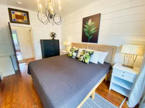Hummingbird Cottage with Park Views, Pet-Friendly - Image 5