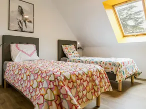 Beachside Retreat with Garden, Terrace & Bikes - 3BR, Sleeps 6, Near Shops & Beach - Image 4
