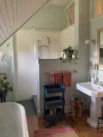 Back to nature, an Island artist’s cottage… - Image 3