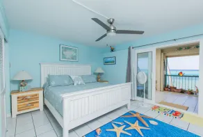 Beautiful condo ON THE BEACH. Enjoy amazing views and the cool ocean breeze. - Image 5