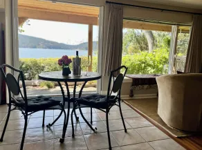 Estúdio frente à praia em Maple Bay, a poucos passos de seu próprio pátio privado de praia - Image 3