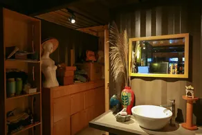 Joyau caché de Hanoi - maison de conteneurs au bord du lac - Image 3