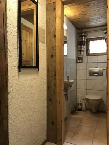 85 qm mit je Einem Wohnzimmer, Zwei Schlafzimmern, Dusche/wc, WC Extra und Einer - Image 4
