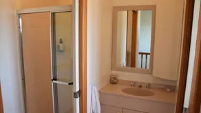 Well-equipped two storey townhouse situated close to town with only a short walk to the shops and be - Image 5