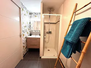 Hus med indendørs pool - Image 2