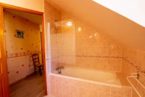 Gite, rooms, chalets on an estate of 2 hectares with heated swimming pool - Image 4
