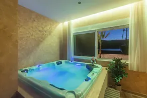 Beachfront Luxury Villa - Image 4