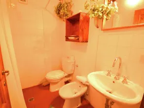 Beautiful Cottage in Pescia with Hot Tub - Image 4