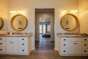 3400 SqFt House W/40Ft Heated Pool/Spa- Strip View - Image 4