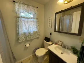 1920's Farmhouse with antique charm and quiet comfort.  Wineries, skiing, more! - Image 5