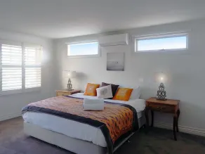 SORRENTO TENNIS RETREAT - 4BR and tennis court, just 5min walk to Sorrento strip - Image 3