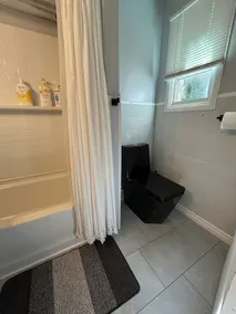 Spacious university area home with a park side view, one mile away from SU. - Image 5