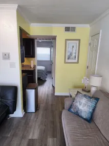 Cozy home away from home just minutes from the Beach - Image 4