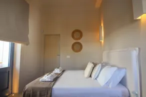 Donna Lucia Romantic Villa w/ jacuzzi Sea Front - Image 4