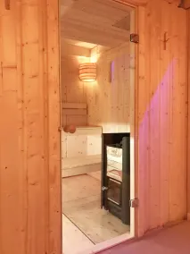 Tranquillo, accogliente, sauna e camino, grande prato, terrazza esposta a sud con grill a gas - Image 2