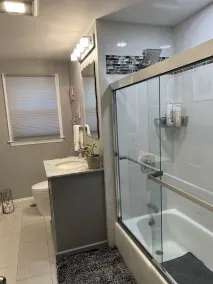 Beautiful and modern 3 Bedroom 2 full BR. - Image 4