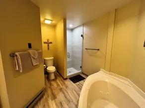 Ski Townhome with Views, Pool, Hot Tub, Gym Included - Image 4