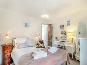 Heartwarming Cottage - Image 3