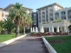 Superb top floor apartment in a 4**** spa complex right on the waterfront overlooking yacht harbour of Frejus,Alps and Mediterranean Sea. Garage, big pool and free WI-FI - Image 4