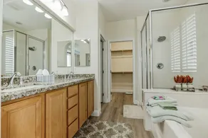 Private and Stylish Home in desirable gated community in Summerlin West - Image 5