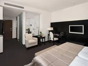 Deluxe Zimmer mit Balkon - Nicht Erstattbar - Relais & Châteaux Hotel Burg Schwarzenstein - Image 3