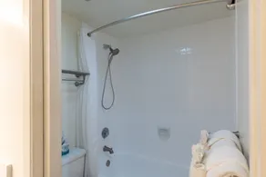 Updated Waikiki Condo with Mountain Views - 22nd floor, Free parking & WiFi - Image 5