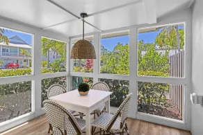 ¡Venta de primavera! ¡Precio reducido hasta el 31 de mayo! Island Time: Hermosa casa familiar con piscina privada ¡A solo 1 cuadra de Pine Ave! - Image 3