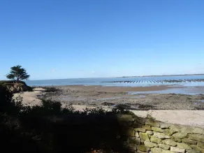 Nestled in a wooded park, with the beach just 3 minutes away - Image 4