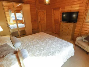 Forest Lodge - Image 5