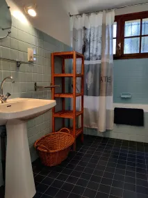 Spacious apartment in a large house in Moulis - Image 2