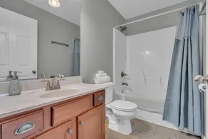 10-Person Spacious Home for Work Groups Near I-24 - Image 4
