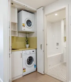 Glenelg Oasis, Pool, Gym, Spa & Sauna, Free Parking, City Views - Image 2