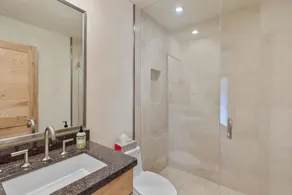 Emplacement parfait! Amazing Townhome w / Mountain Views - 1 bloc de Plaza Gondola, restaurants et boutiques! - Image 3